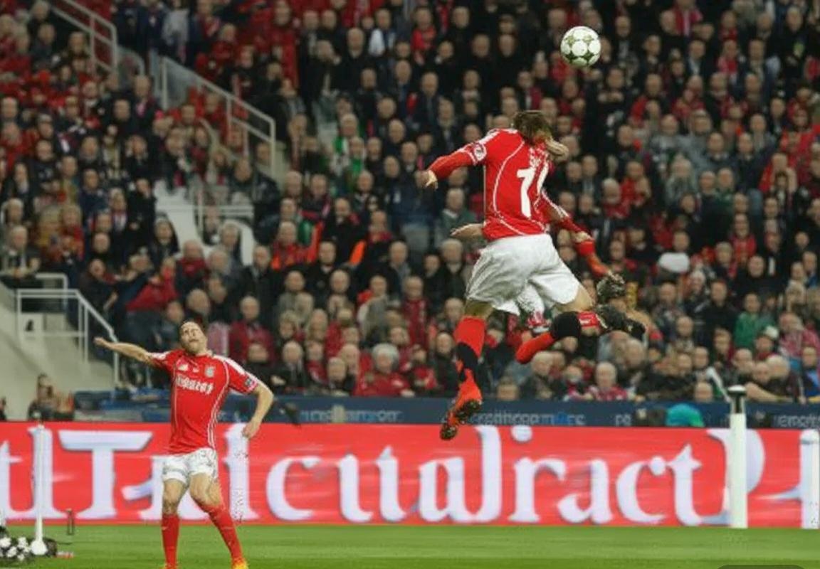 拜仁慕尼黑VS本菲卡：欧冠巅峰对决精彩瞬间回顾(图3)